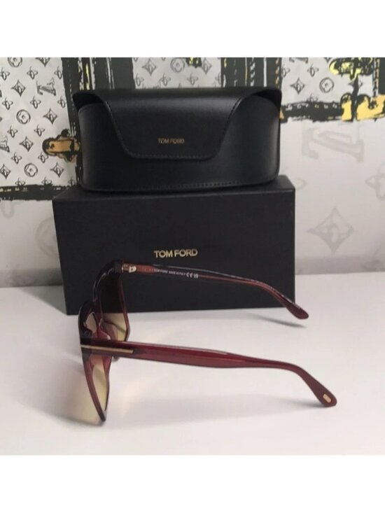 NEW Tom Ford TF764 69T Sunglasses – Shiny Bordeaux Frame / Gradient Bordeaux Le